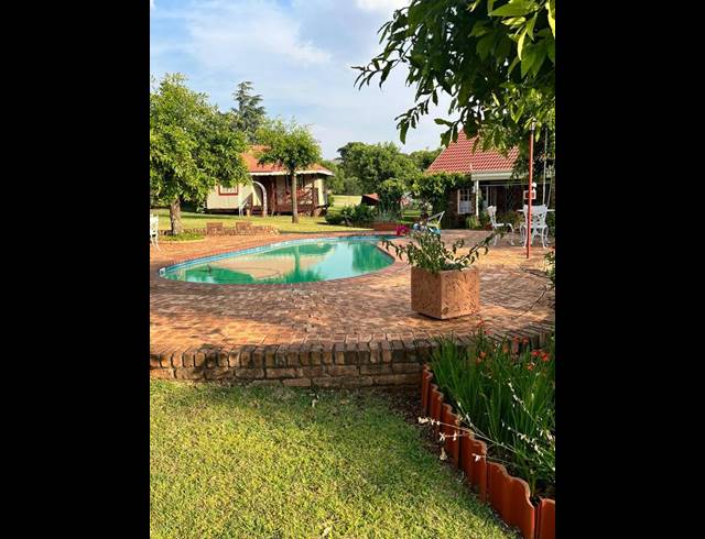 BUSINESS FOR SALE IN DIE HOEWES